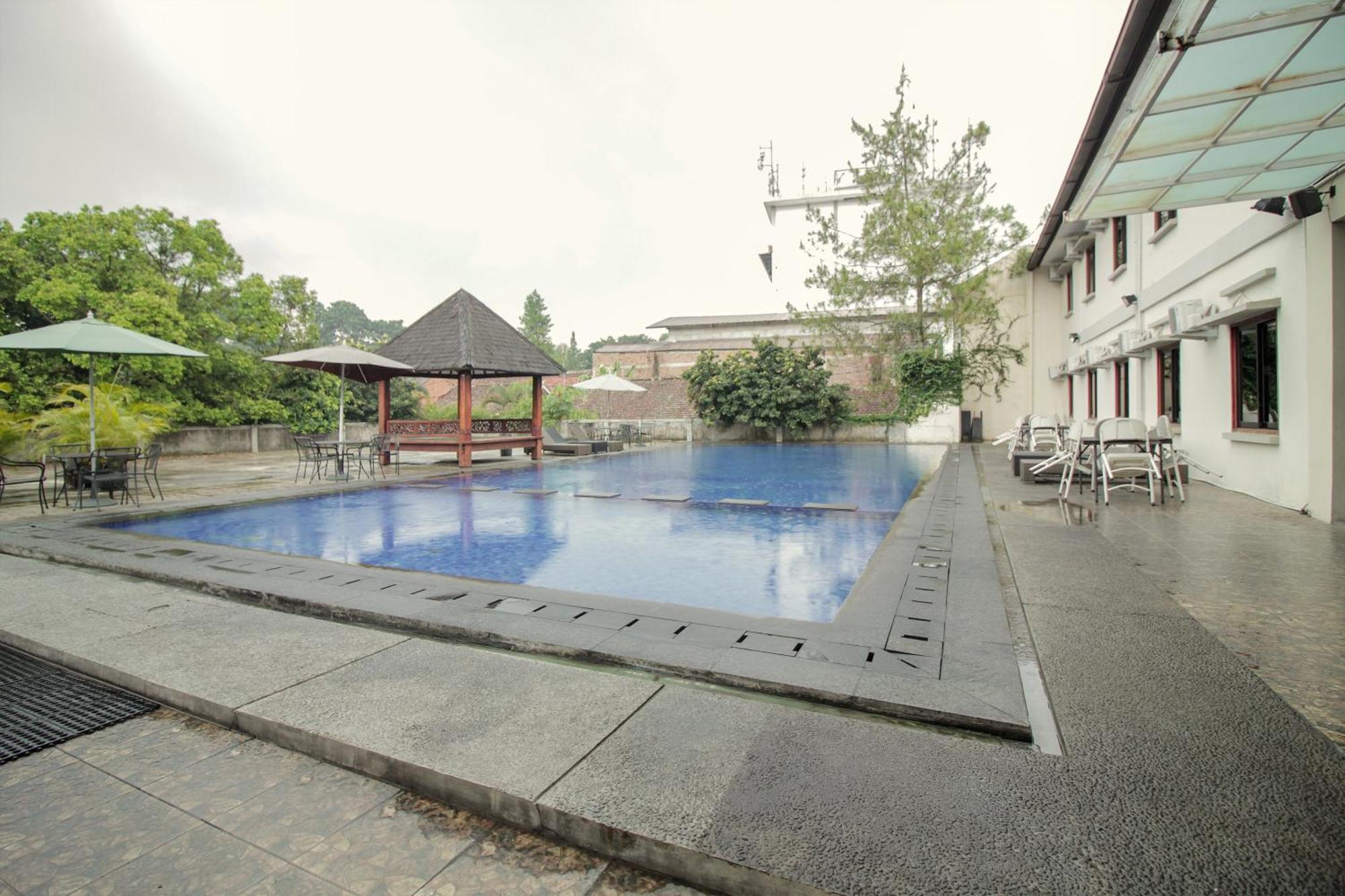 Collection O 295 Grha Ciumbuleuit Guest House Bandung Extérieur photo