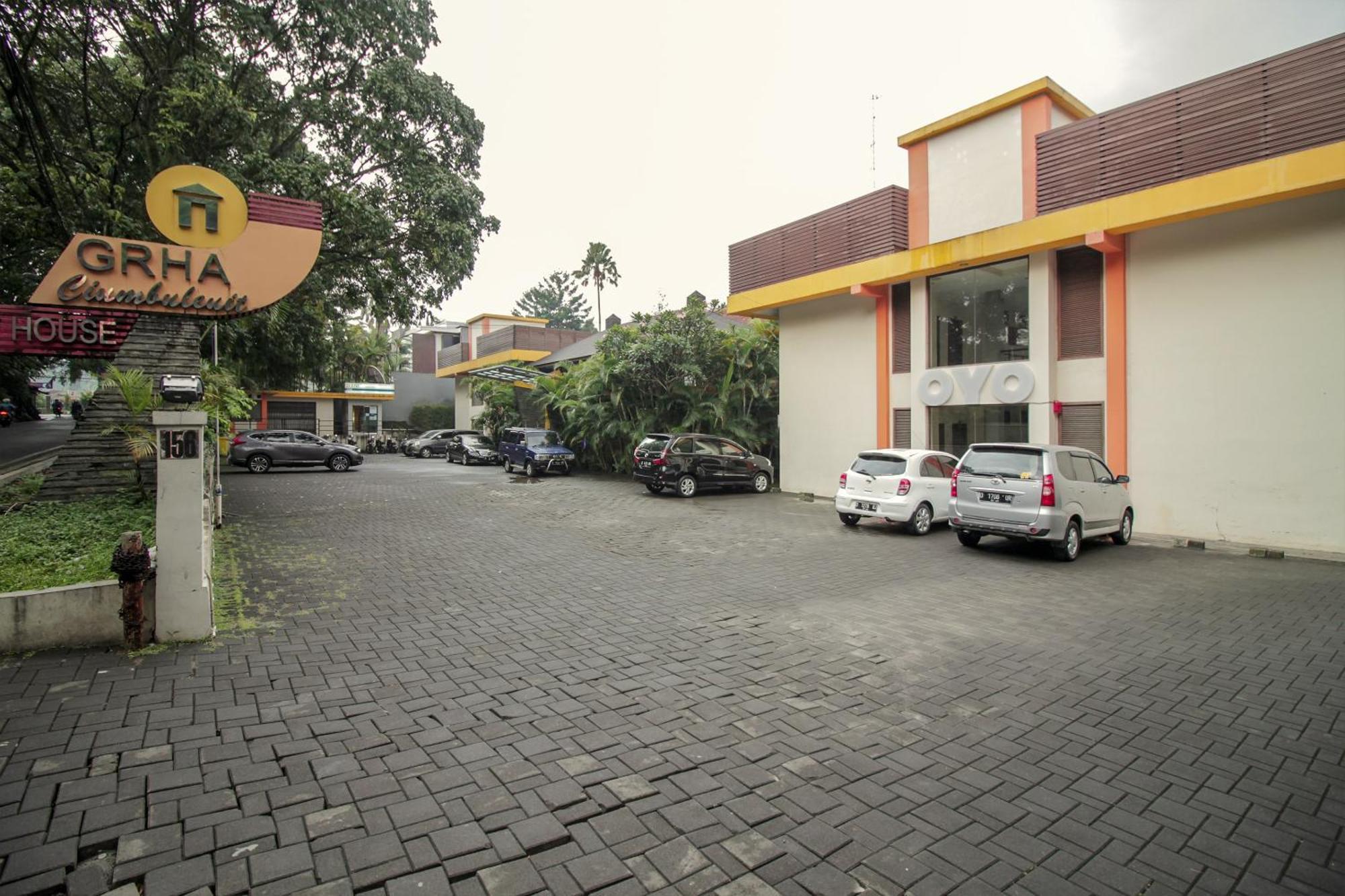 Collection O 295 Grha Ciumbuleuit Guest House Bandung Extérieur photo