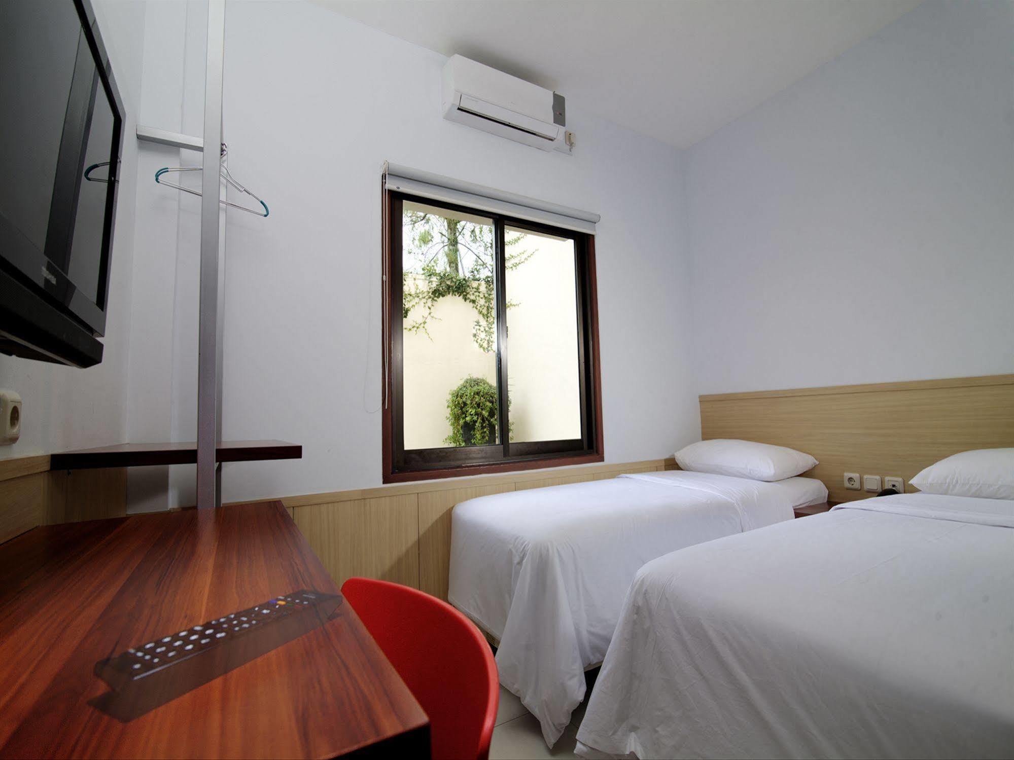 Collection O 295 Grha Ciumbuleuit Guest House Bandung Extérieur photo